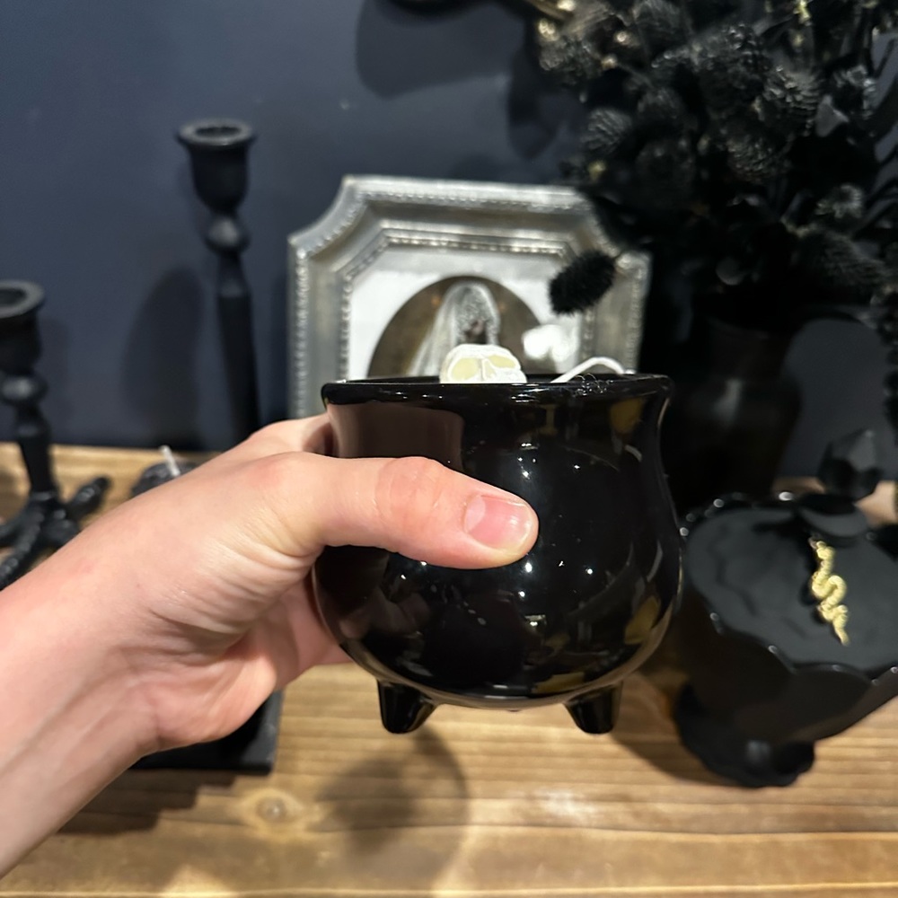 Cauldron Candle - Picture 3 of 3